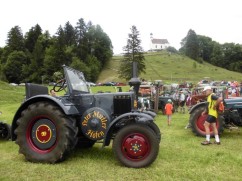 alte Traktoren, Autos und Motorrder