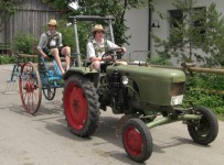 alte Traktoren, Autos und Motorr�der