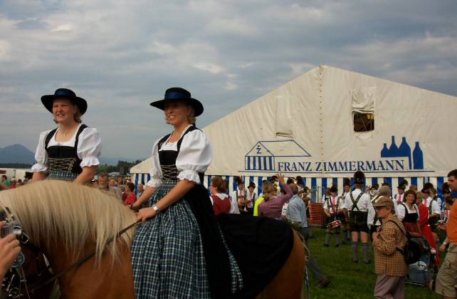 14_zwei-elegante-Reiterinnen.jpg