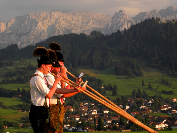 Bild: 06_vor-der-heimatkulisse.jpg
