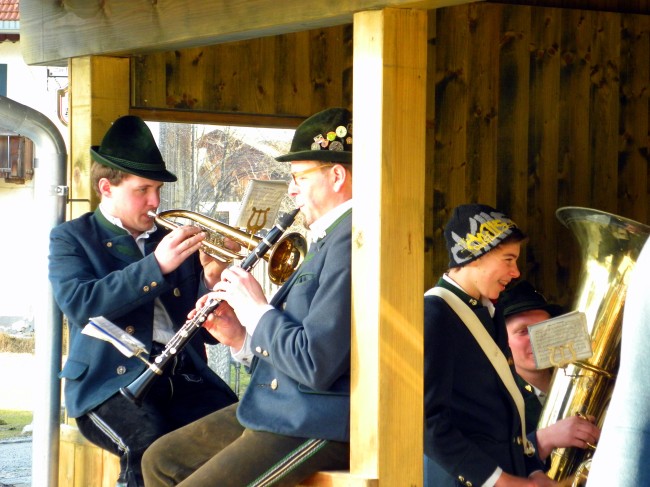 Bild: 09_ein_Sitzplatz_nach_einem_anstrengenden_Marsch.jpg