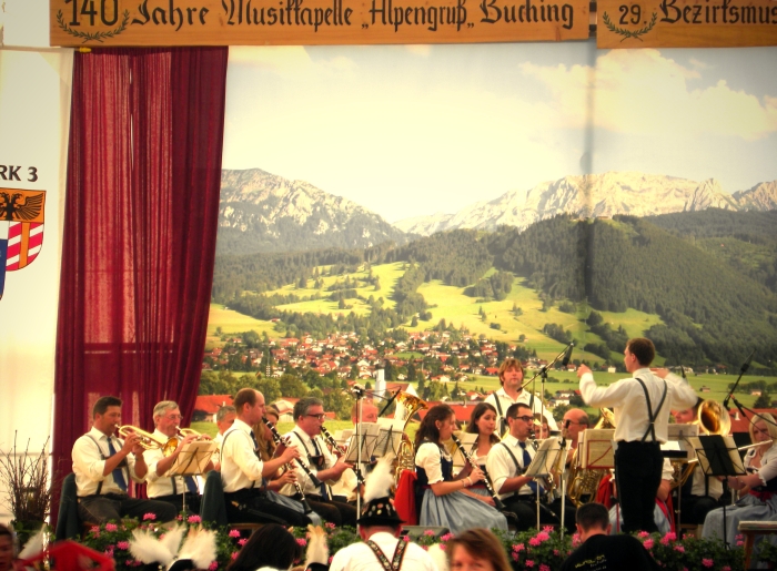 Bild: 20_dieMusikSpielt.jpg