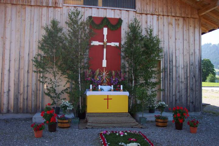 07_Altar-2-(Schluxe-Stadel).JPG