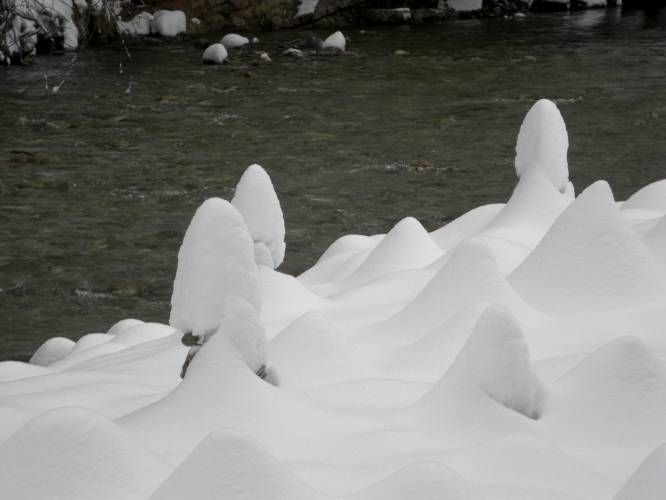 04_Steinmanderl-eingeschneit.JPG